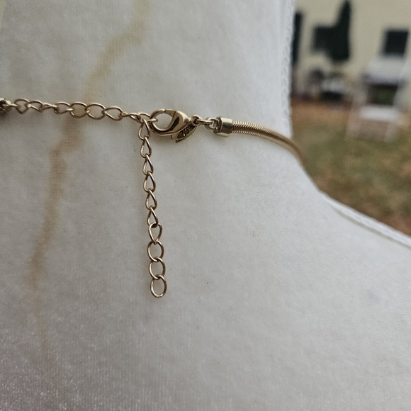 Avon gold tone chain necklace with blue square pendant signed SAQ - Picture 2 of 3